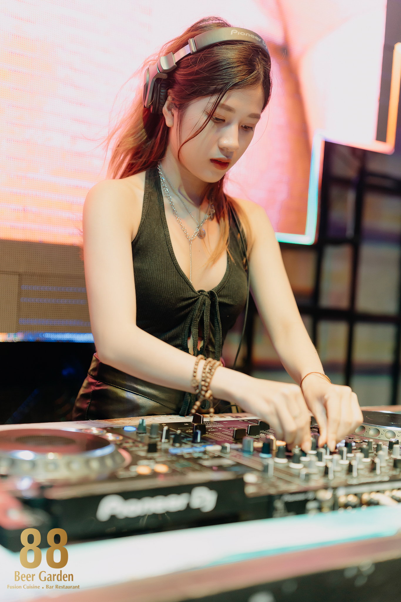 88 Beer Garden Vũng Tàu: Đánh thức đêm biển bằng nhịp EDM - hình 7