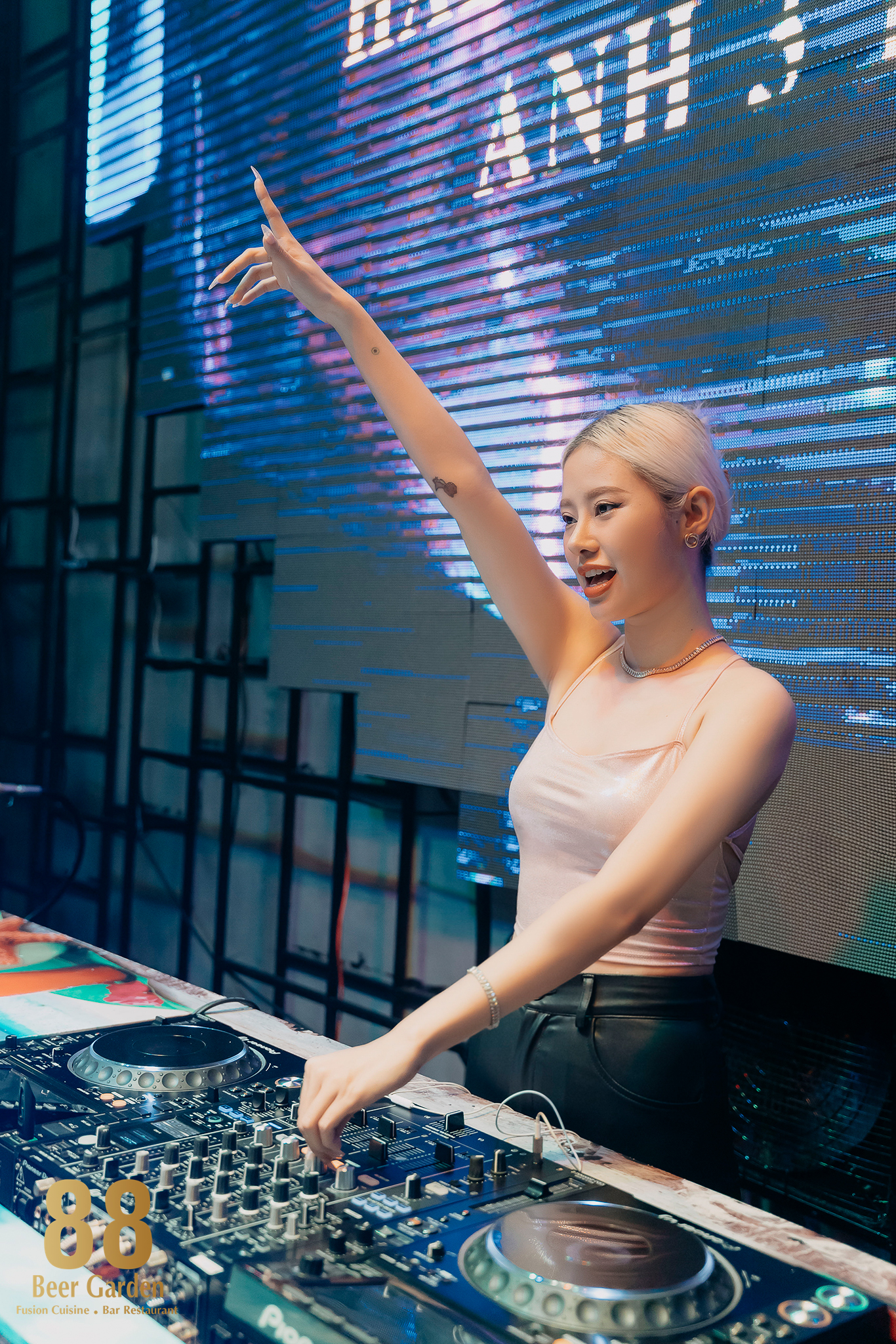 88 Beer Garden Vũng Tàu: Đánh thức đêm biển bằng nhịp EDM - hình 5