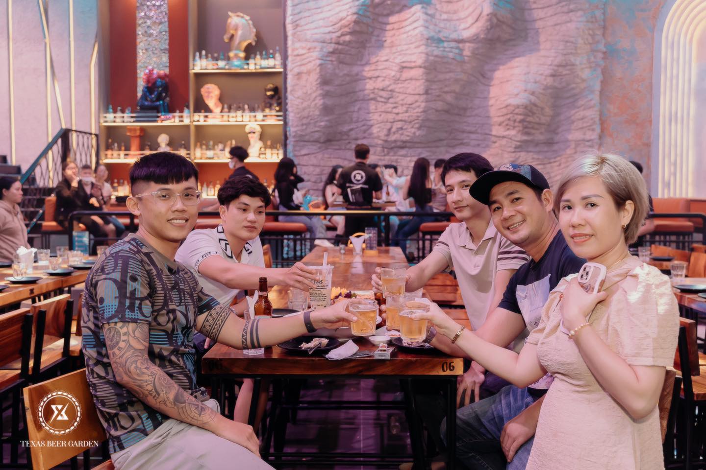 Texas Beer Garden Bà Rịa không gian tiệc bia hải sản quy mô - hình 13