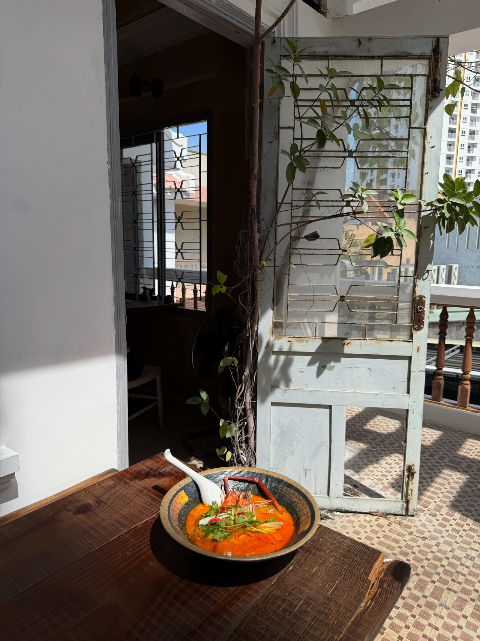 Bụi Dã quán Vũng Tàu: Bánh mì chấm và góc mộc gốm Chăm - hình 8