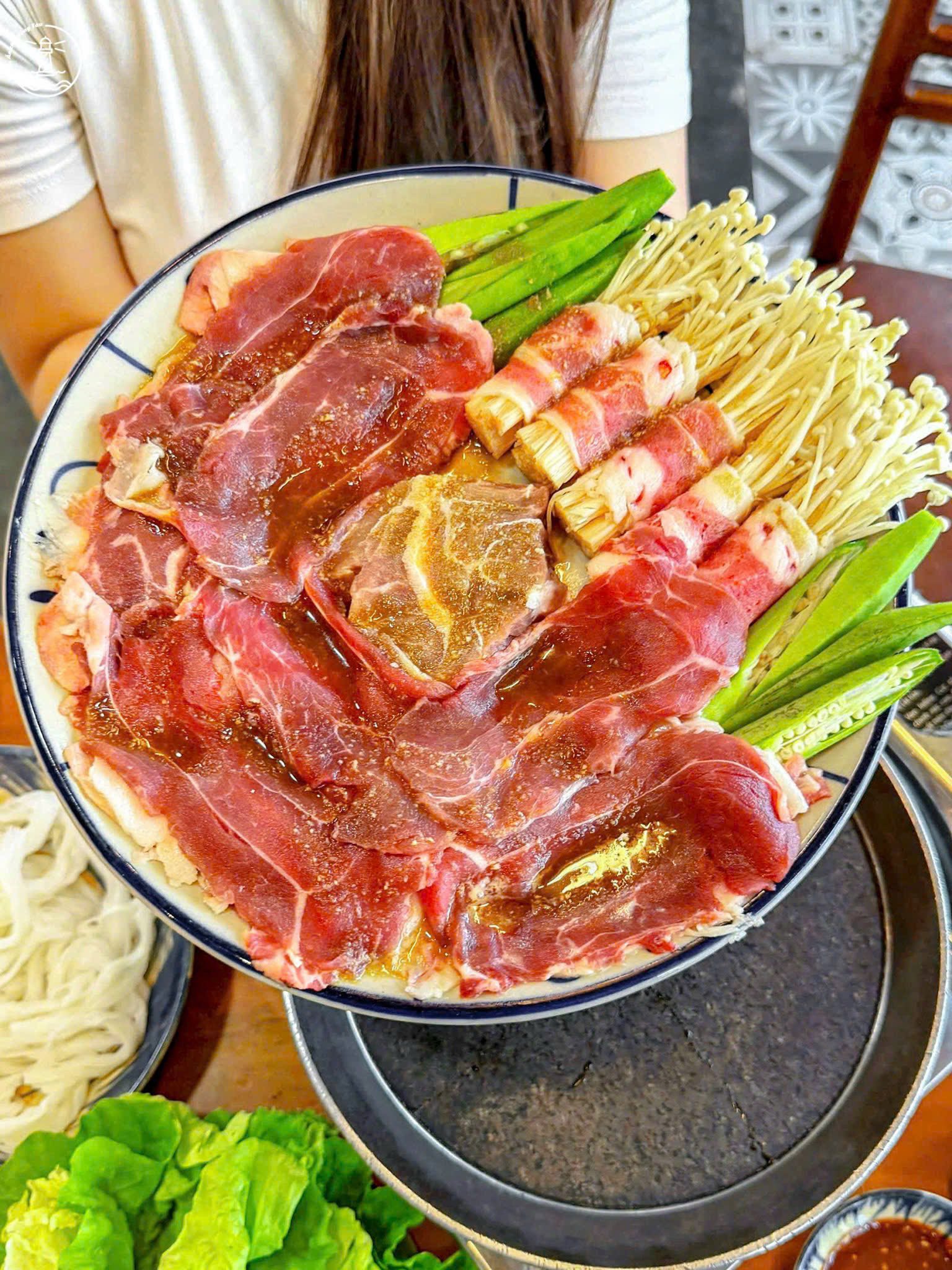 Lẩu bò Nhà Gỗ Vũng Tàu: Vị thanh, không gian ấm cúng như Đà Lạt - hình 11