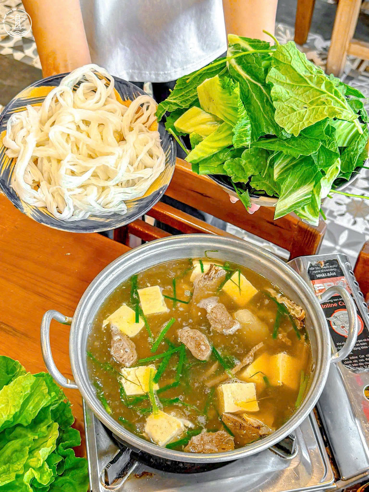 Lẩu bò Nhà Gỗ Vũng Tàu: Vị thanh, không gian ấm cúng như Đà Lạt - hình 8