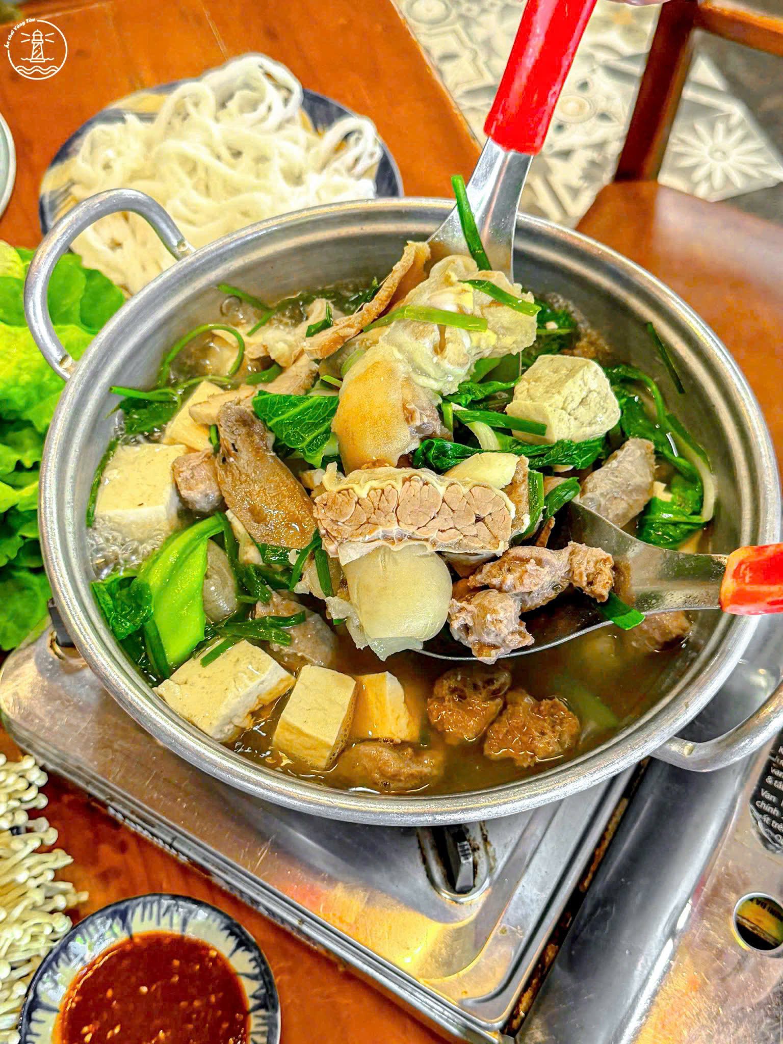 Lẩu bò Nhà Gỗ Vũng Tàu: Vị thanh, không gian ấm cúng như Đà Lạt - hình 3