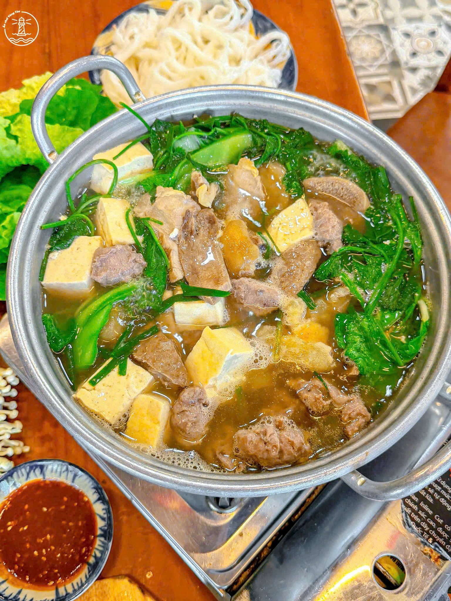 Lẩu bò Nhà Gỗ Vũng Tàu: Vị thanh, không gian ấm cúng như Đà Lạt - hình 4