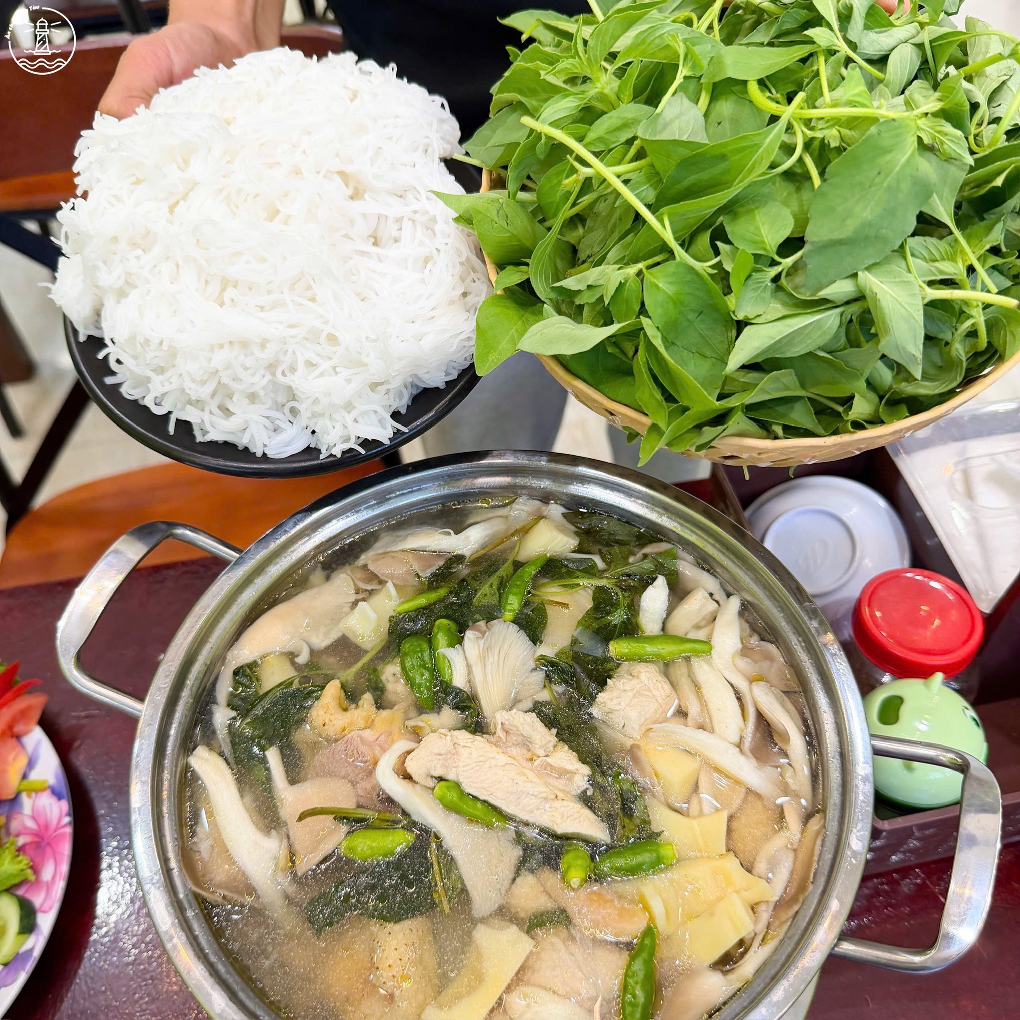 Lẩu Gà Lá É Thanh Xuân Vũng Tàu: Vị Phú Yên giữa lòng phố biển - hình 7