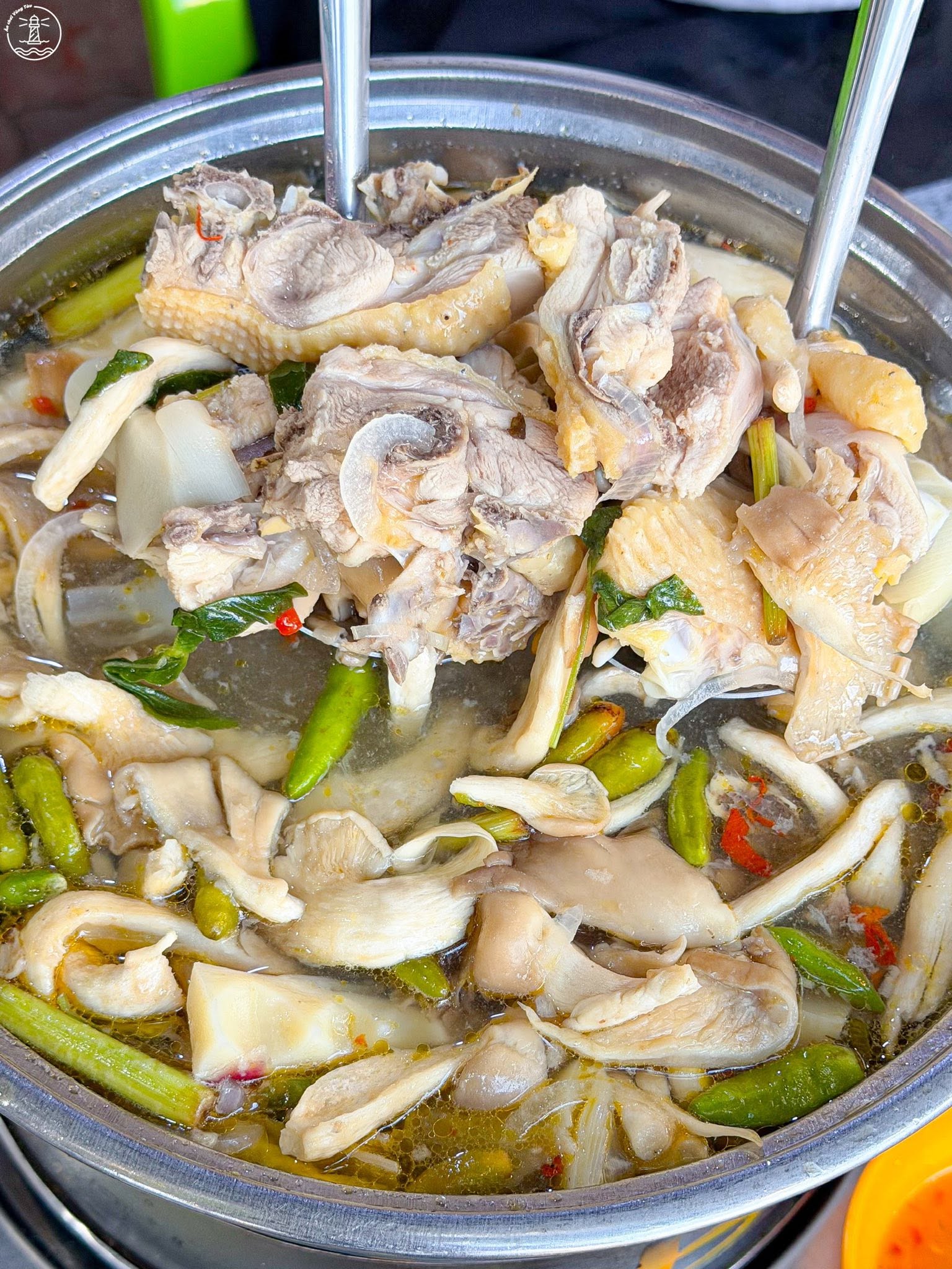 Lẩu gà lá é Nam Vương Vũng Tàu vị đậm đà cho hội mê ẩm thực - hình 7
