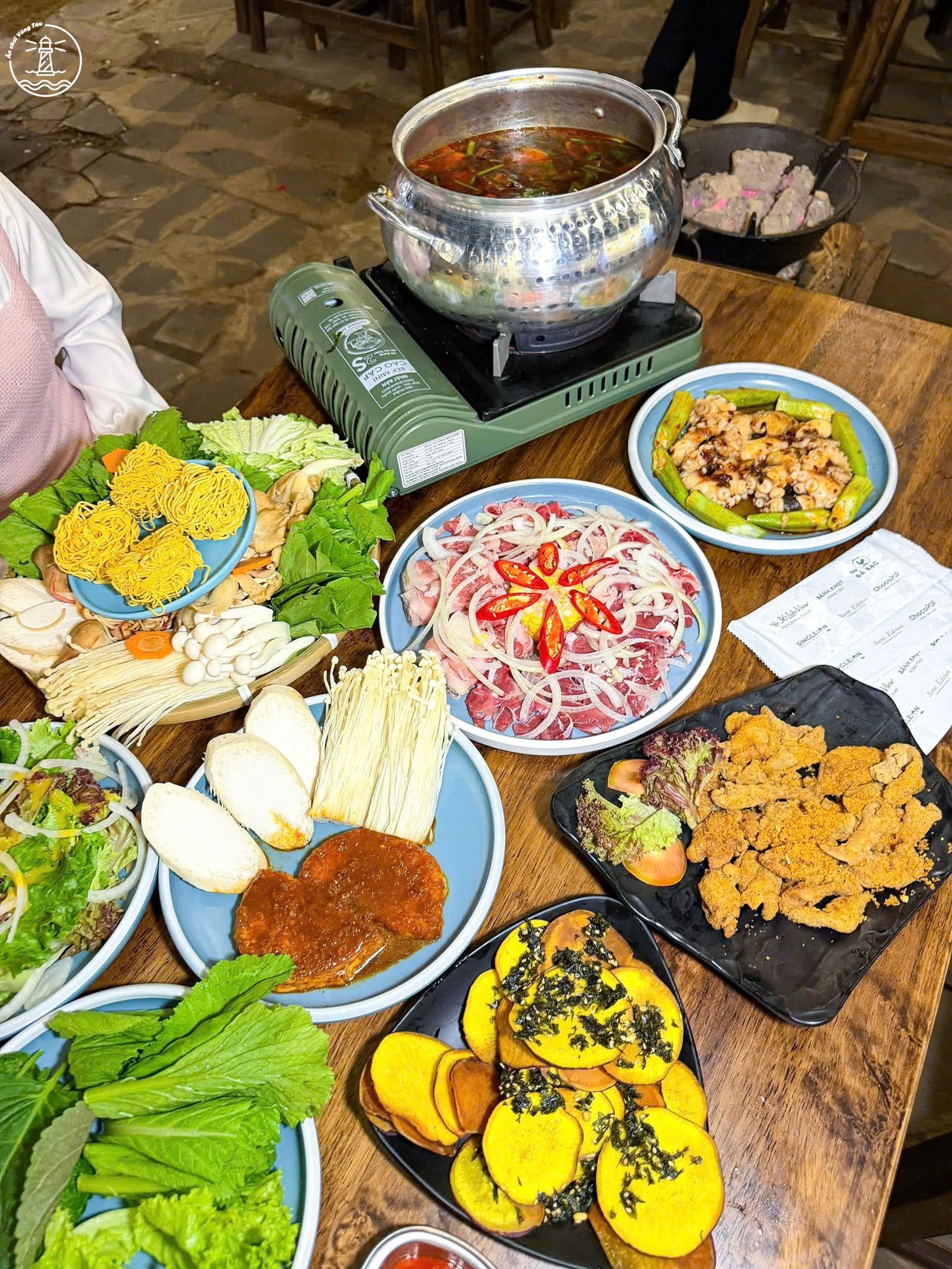 Bếp Ăn Đá Bạc Vũng Tàu: Trải nghiệm lẩu nướng view hồ cực chill - hình 8