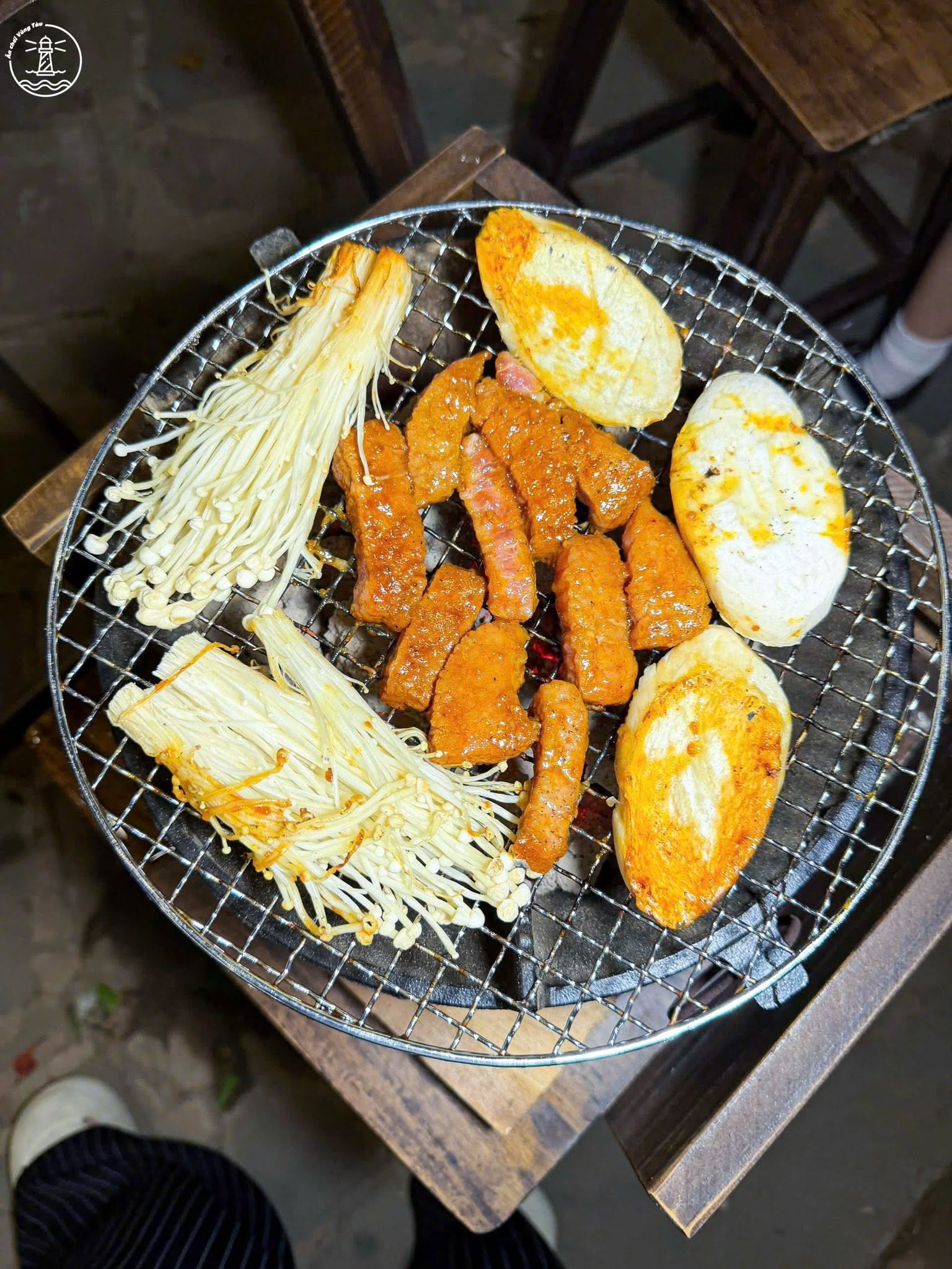 Bếp Ăn Đá Bạc Vũng Tàu: Trải nghiệm lẩu nướng view hồ cực chill - hình 12