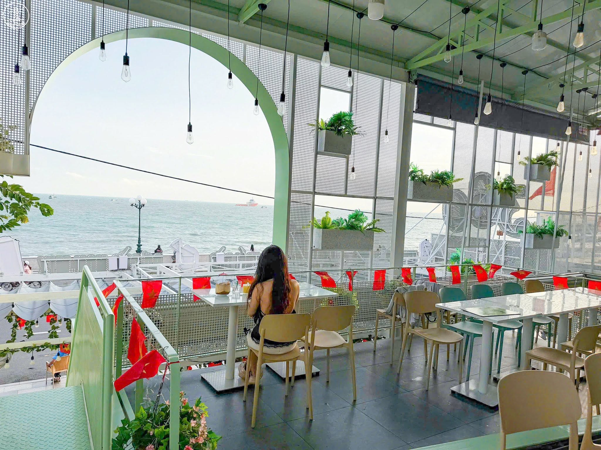 Cafe 360 độ Vũng Tàu: Kem bơ huyền thoại view biển Bãi Trước - hình 5