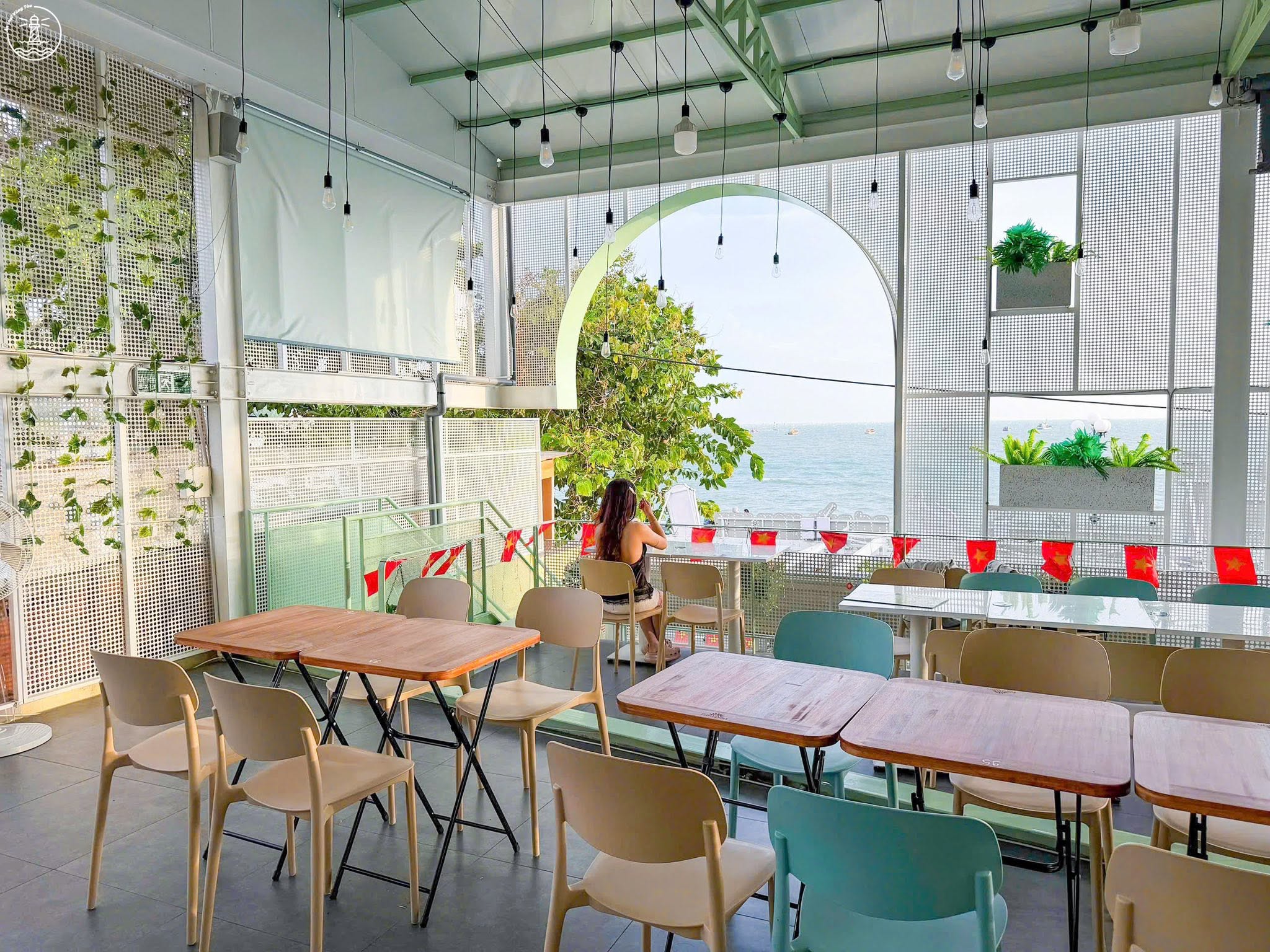 Cafe 360 độ Vũng Tàu: Kem bơ huyền thoại view biển Bãi Trước - hình 2