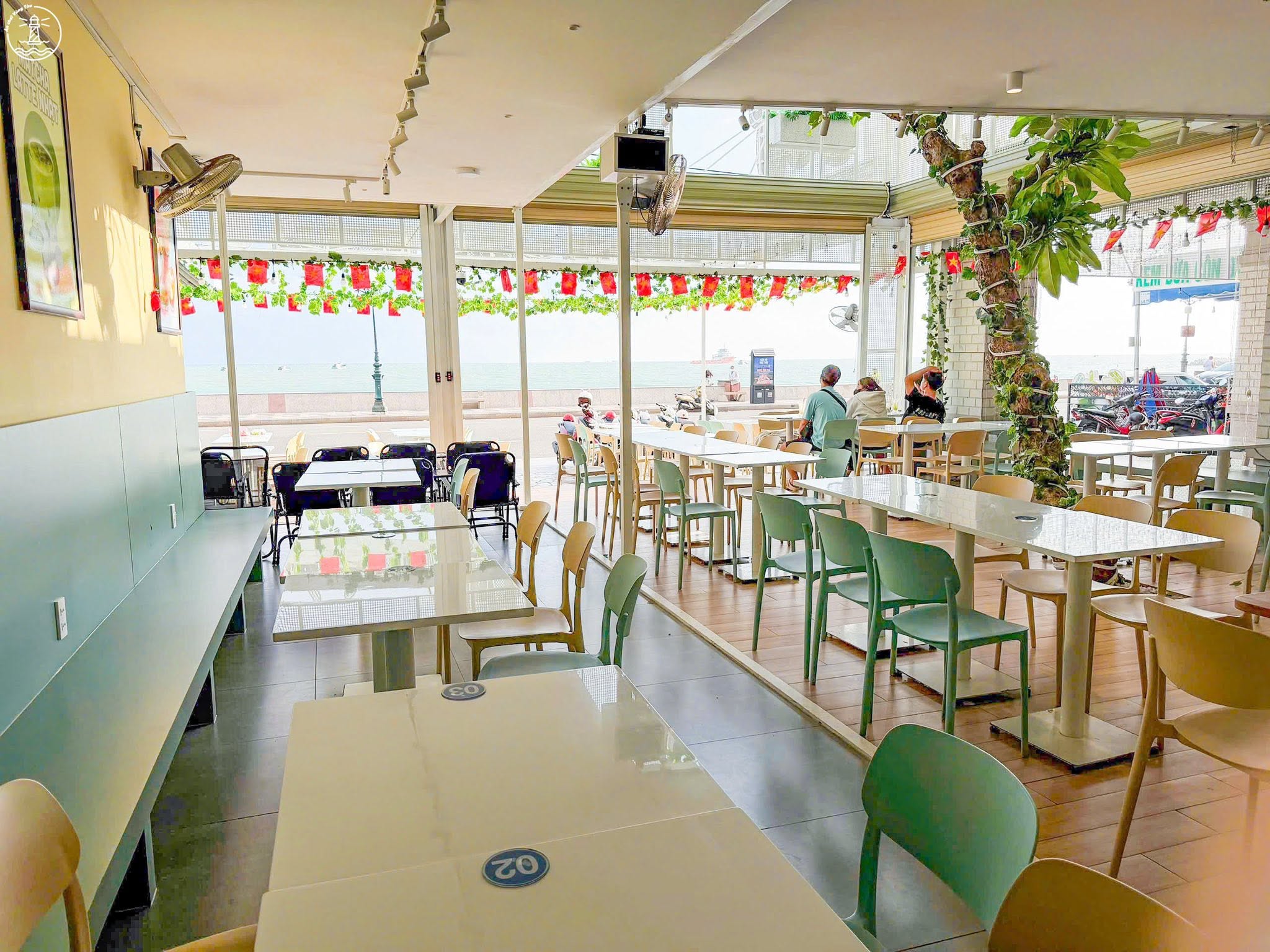 Cafe 360 độ Vũng Tàu: Kem bơ huyền thoại view biển Bãi Trước - hình 4
