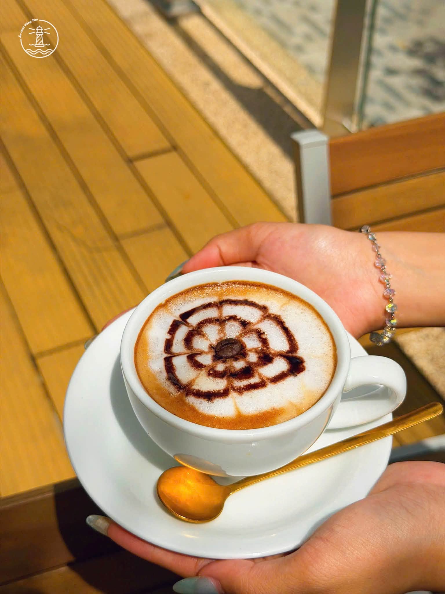 Coffee Vũng Tàu Centre Point: Góc Vườn Treo Ngắm Phố Biển - hình 14
