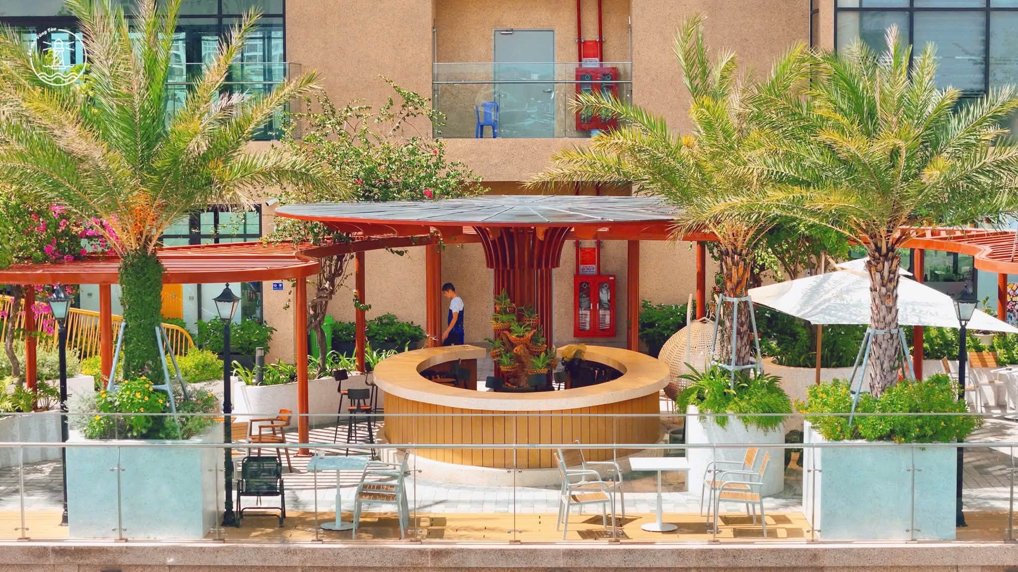 Coffee Vũng Tàu Centre Point: Góc Vườn Treo Ngắm Phố Biển - hình 9