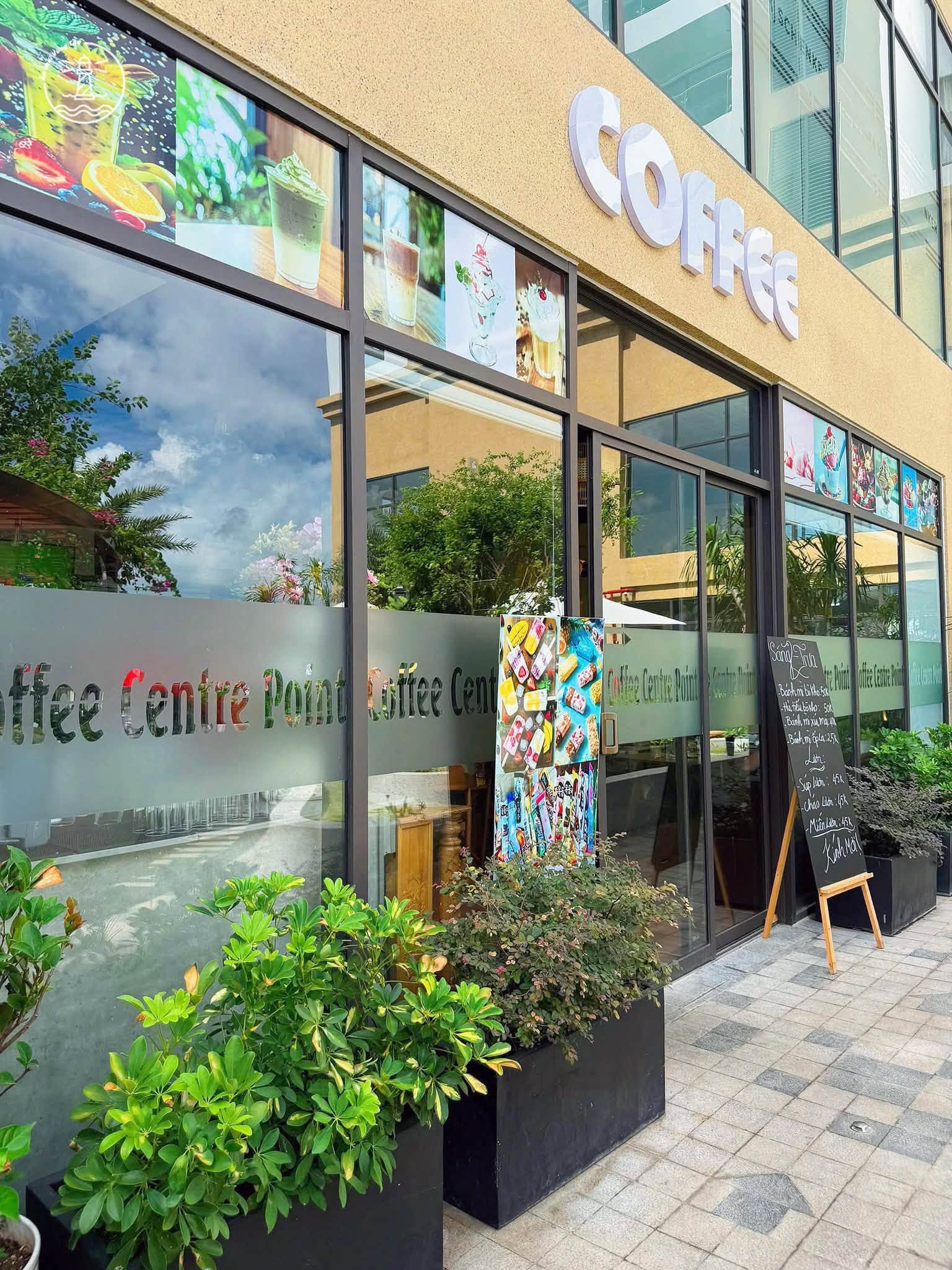 Coffee Vũng Tàu Centre Point: Góc Vườn Treo Ngắm Phố Biển - hình 4