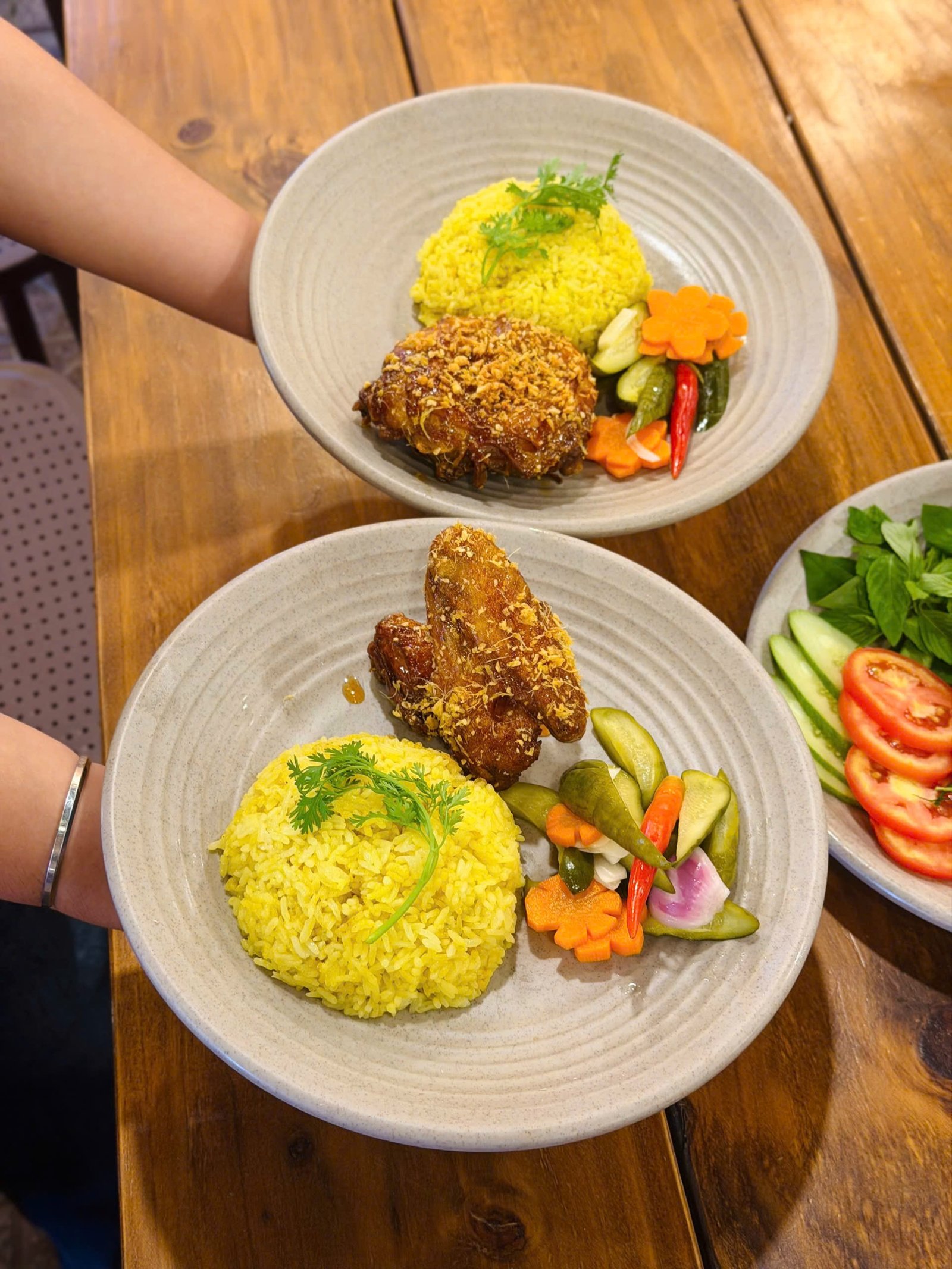 Cơm Gà Thống Nhất Vũng Tàu: Thưởng Thức Gà Tươi Và Lẩu Đặc Sắc - hình 5