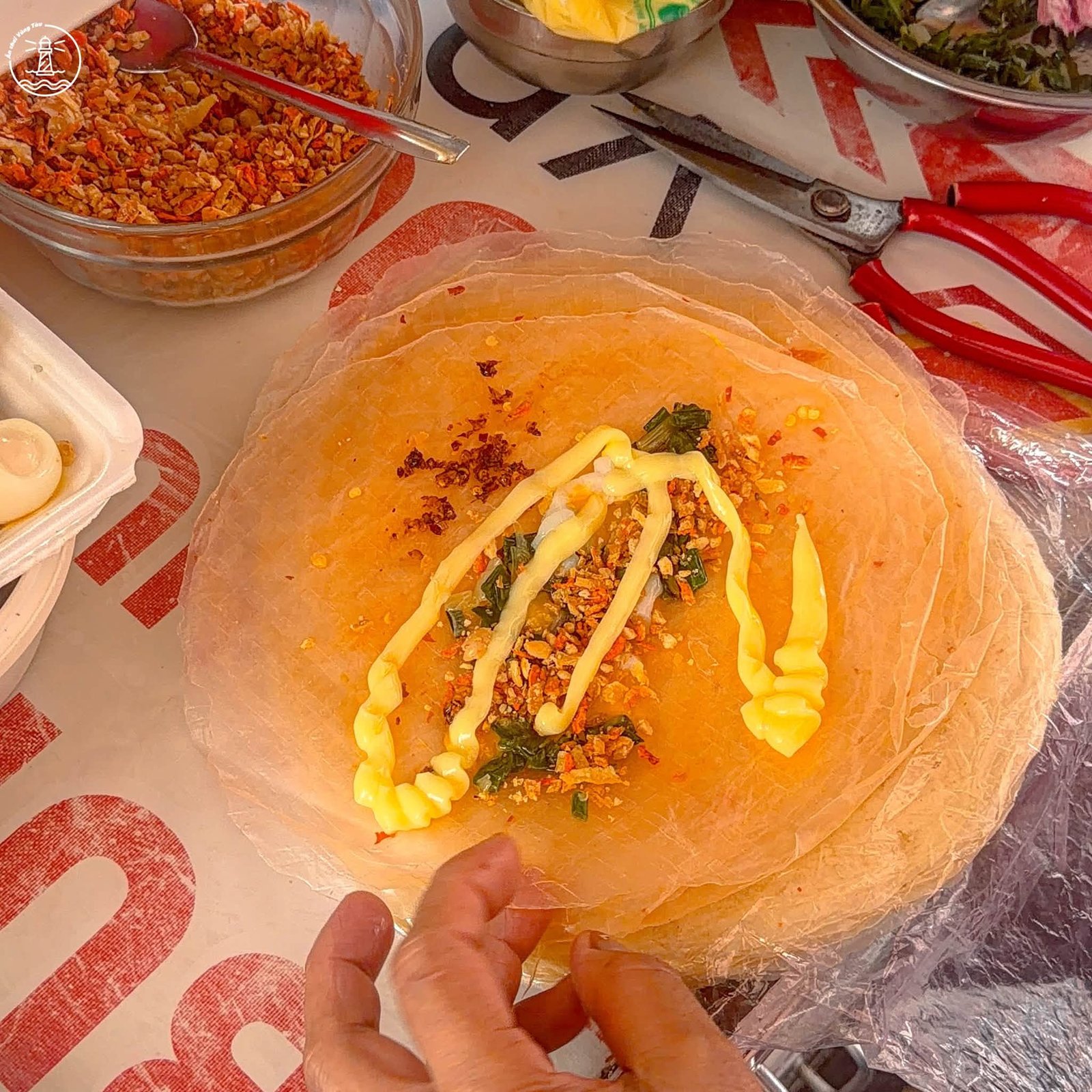 Bánh tráng cô Mai Vũng Tàu và hương vị trứng lòng đào tuổi thơ - hình 2