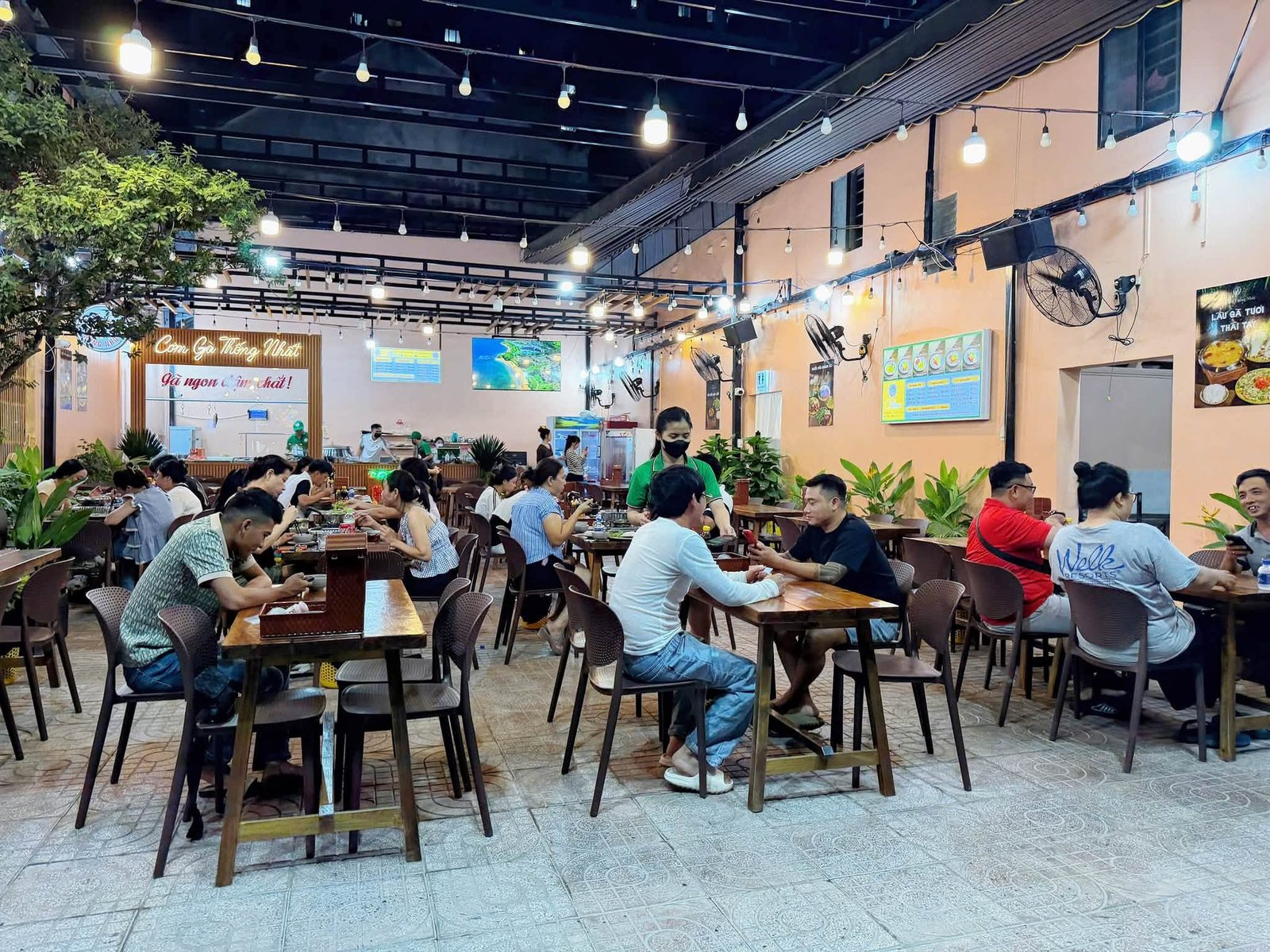 Cơm Gà Thống Nhất Vũng Tàu: Thưởng Thức Gà Tươi Và Lẩu Đặc Sắc - hình 15