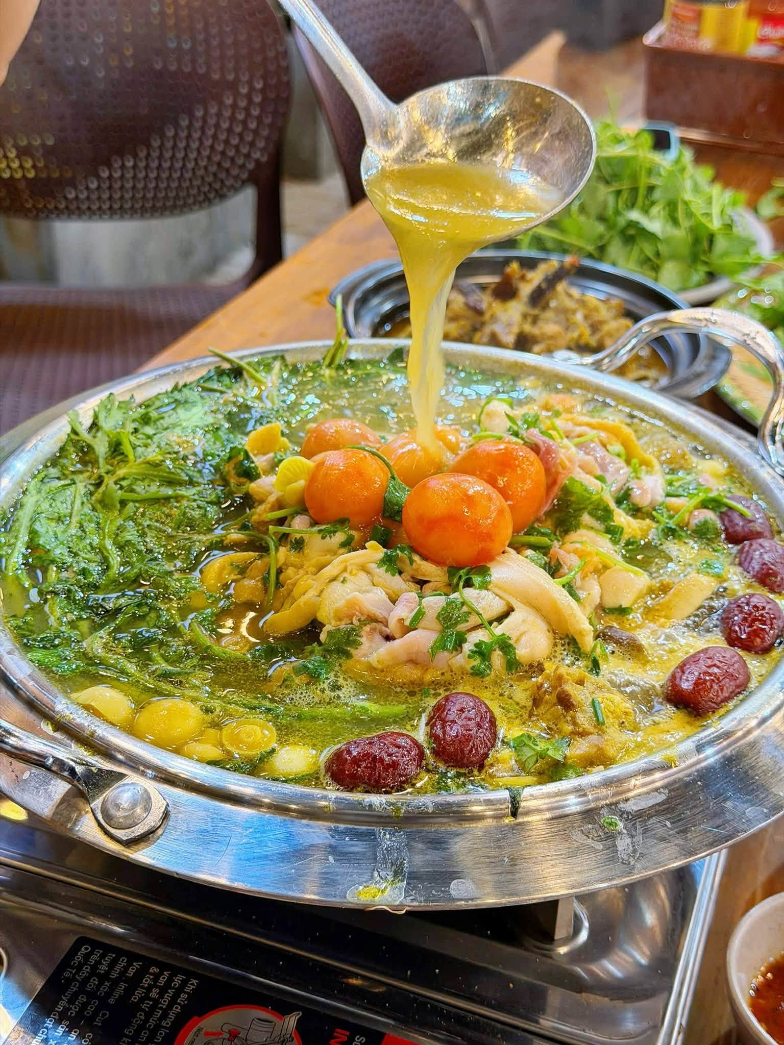 Cơm Gà Thống Nhất Vũng Tàu: Thưởng Thức Gà Tươi Và Lẩu Đặc Sắc - hình 8
