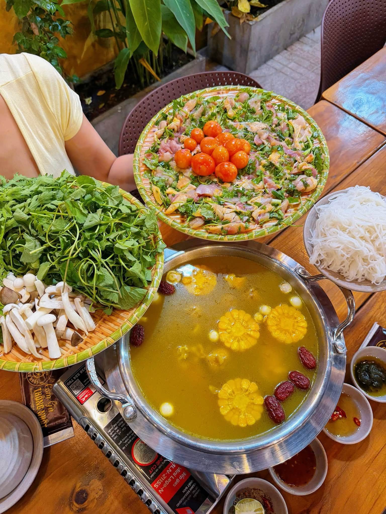 Cơm Gà Thống Nhất Vũng Tàu: Thưởng Thức Gà Tươi Và Lẩu Đặc Sắc - hình 7