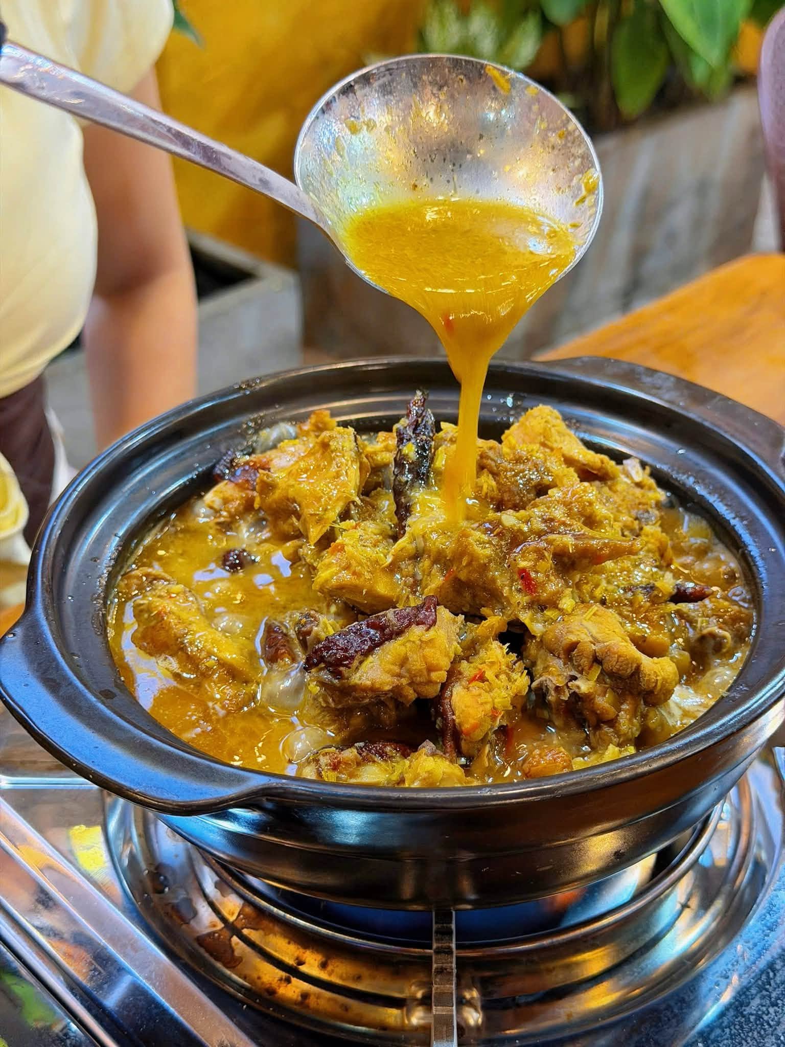 Cơm Gà Thống Nhất Vũng Tàu: Thưởng Thức Gà Tươi Và Lẩu Đặc Sắc - hình 12