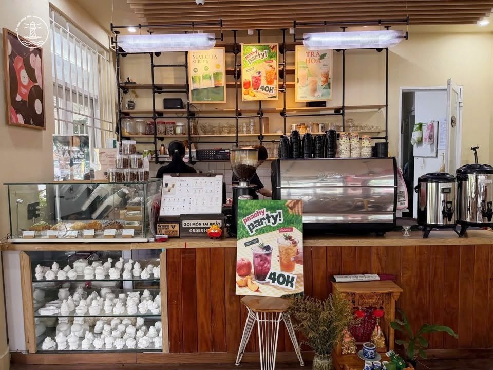 Tema Coffee Vũng Tàu: Góc xanh yên bình và Croissant kem lạ miệng - hình 12