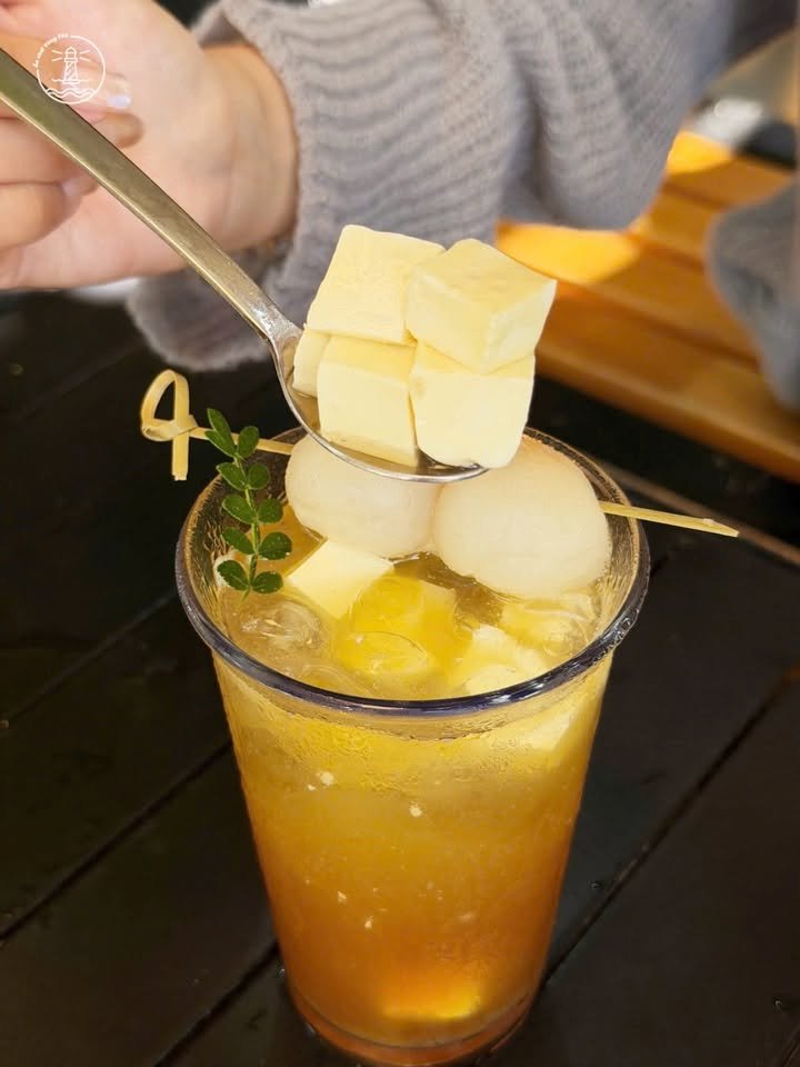 Tema Coffee Vũng Tàu: Góc xanh yên bình và Croissant kem lạ miệng - hình 3