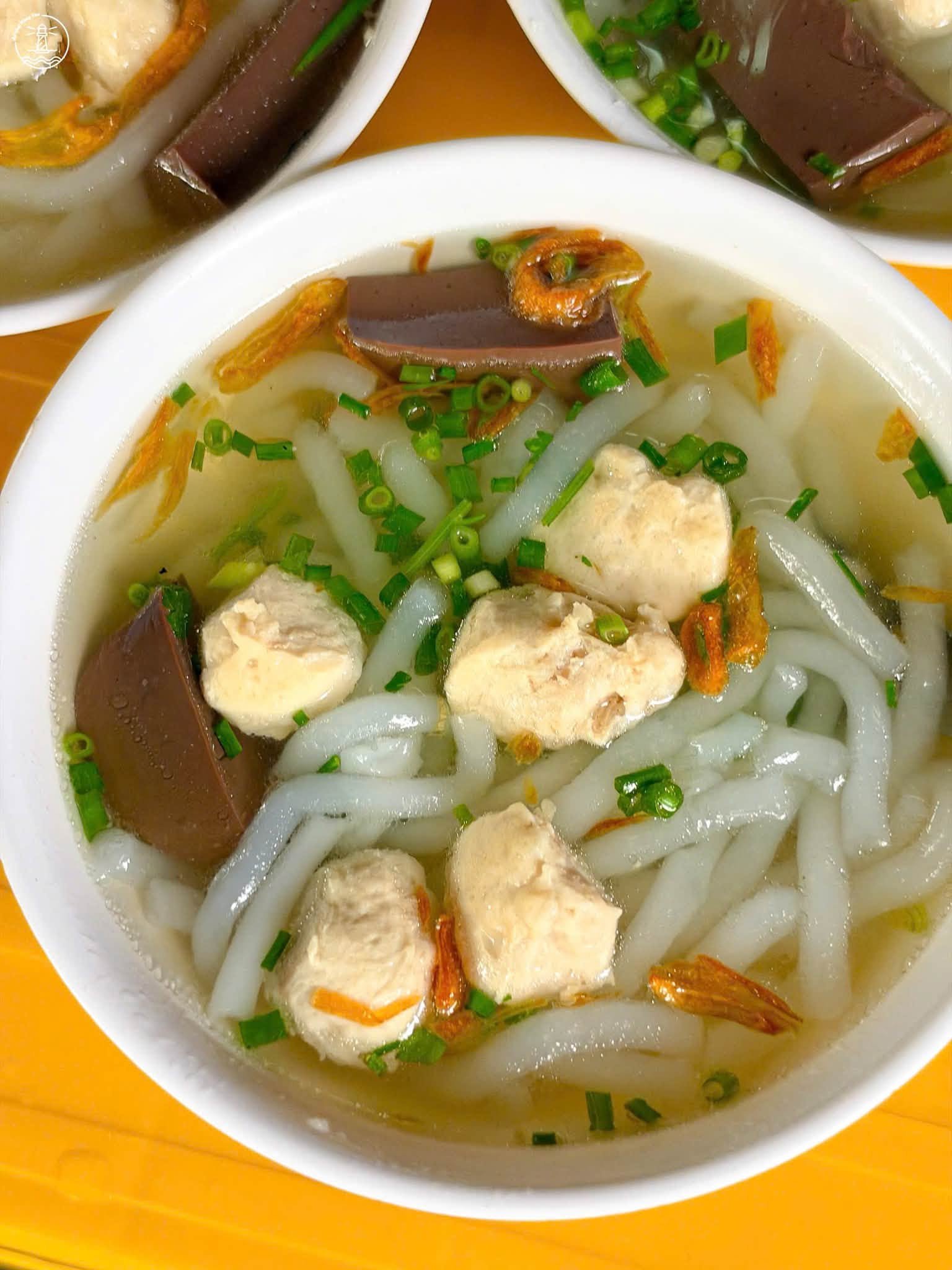 Bánh canh giò heo 81 Trưng Nhị: Vị ngon bình dân 30 năm Vũng Tàu - hình 4