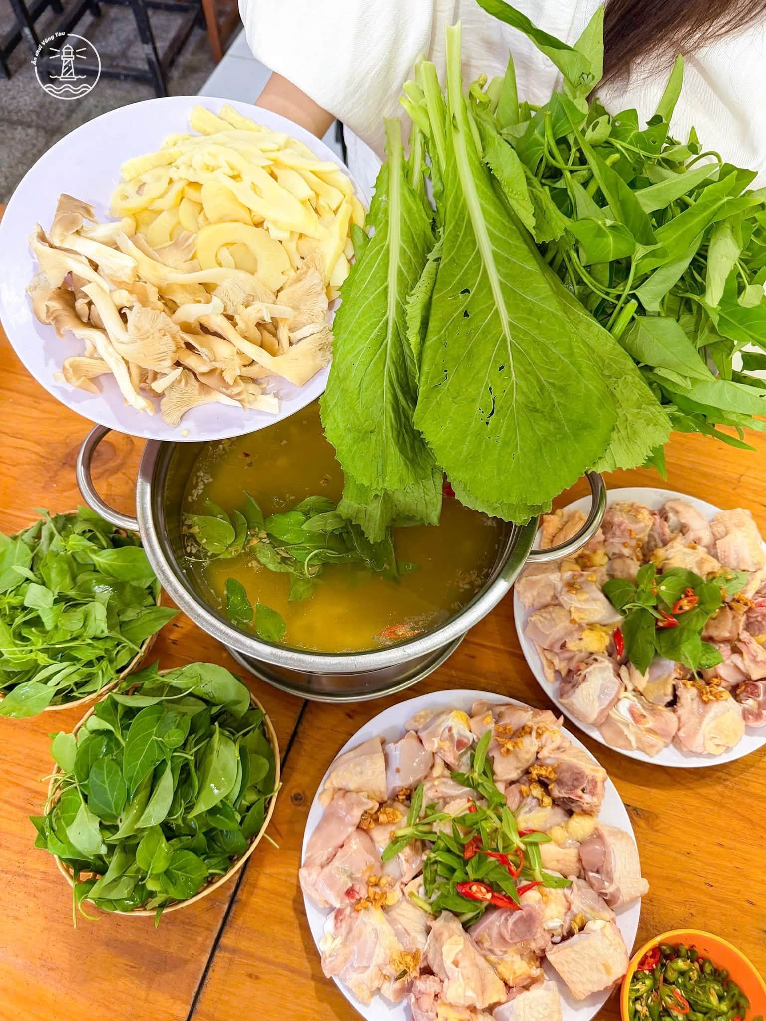 Bánh Khọt Quỳnh Vũng Tàu: Thử gà nướng lu và lẩu gà đậm vị - hình 4
