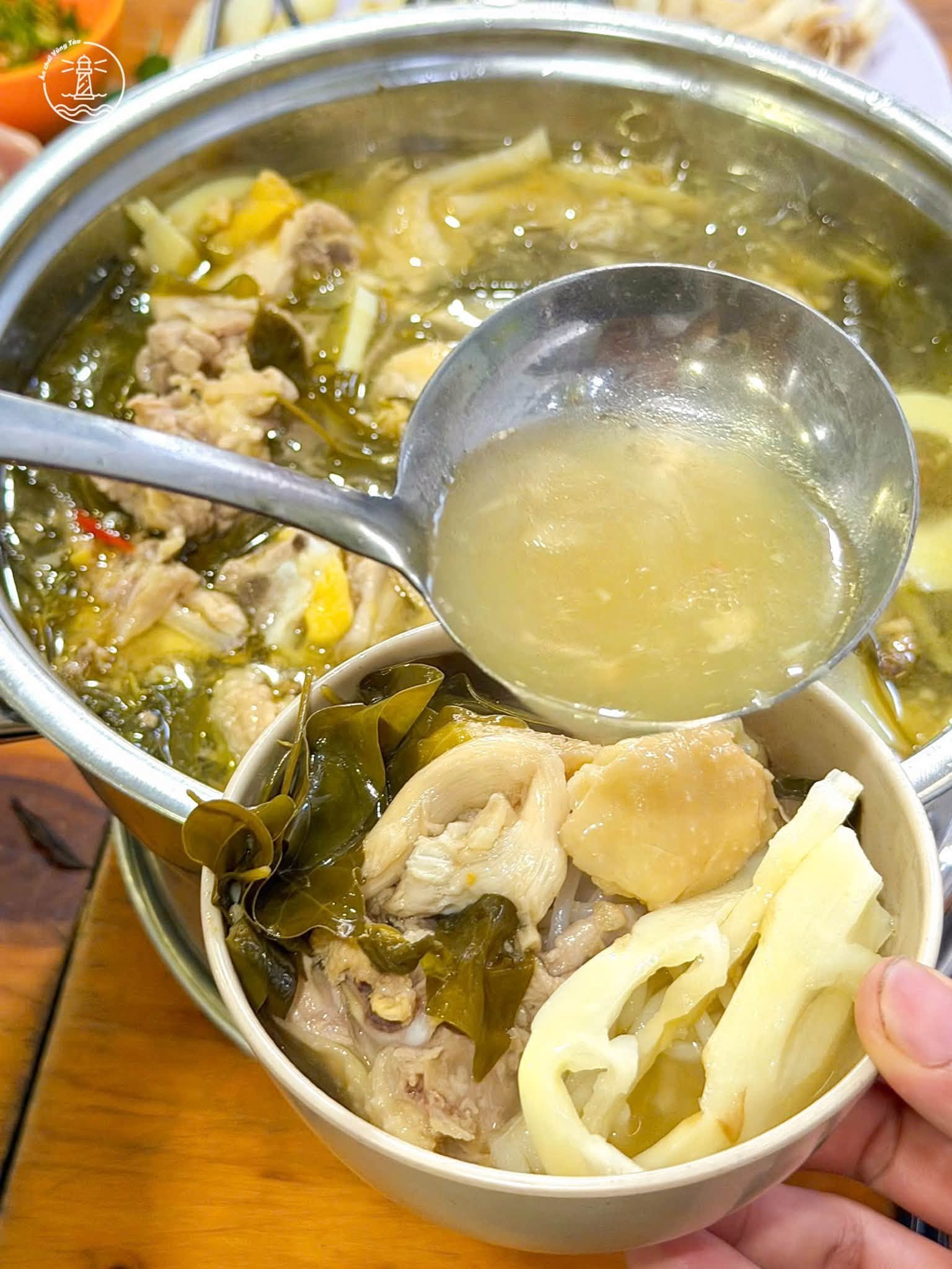 Bánh Khọt Quỳnh Vũng Tàu: Thử gà nướng lu và lẩu gà đậm vị - hình 7