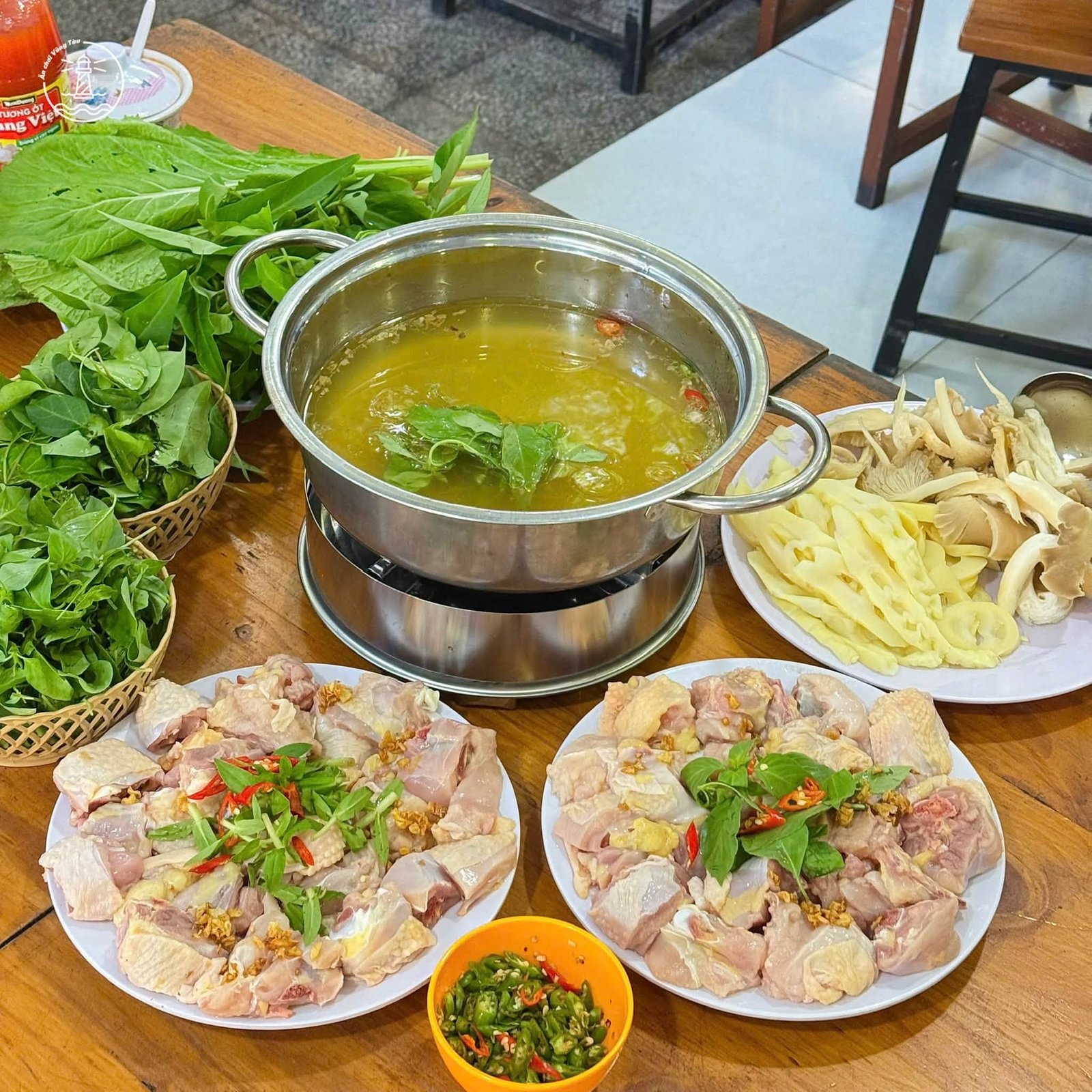Bánh Khọt Quỳnh Vũng Tàu: Thử gà nướng lu và lẩu gà đậm vị - hình 5