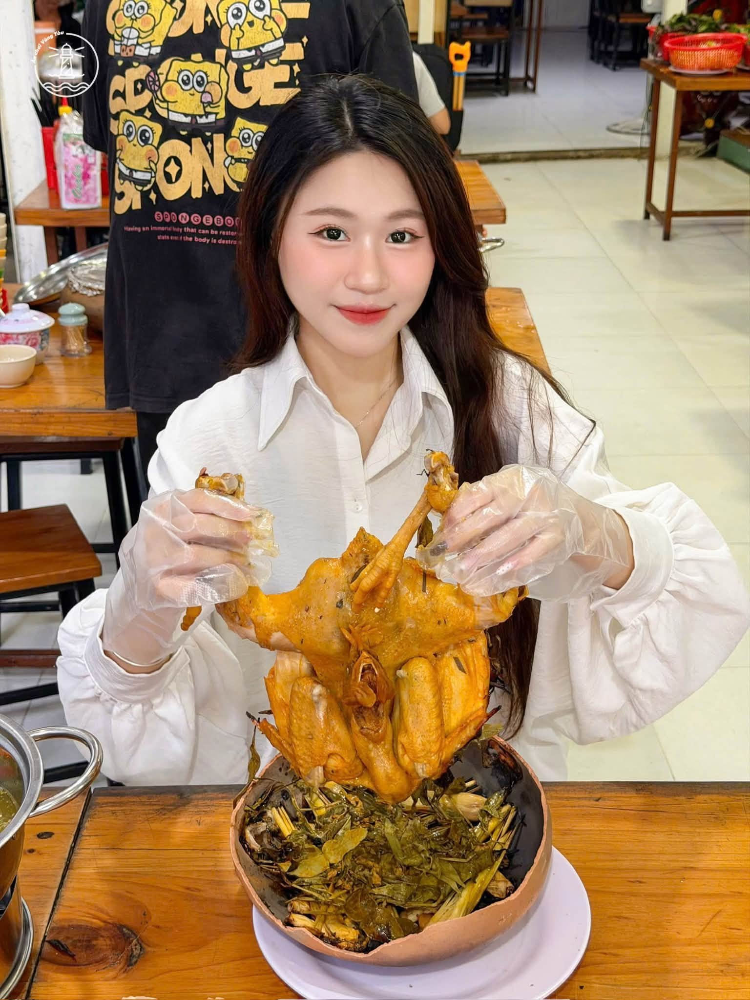 Bánh Khọt Quỳnh Vũng Tàu: Thử gà nướng lu và lẩu gà đậm vị - hình 2
