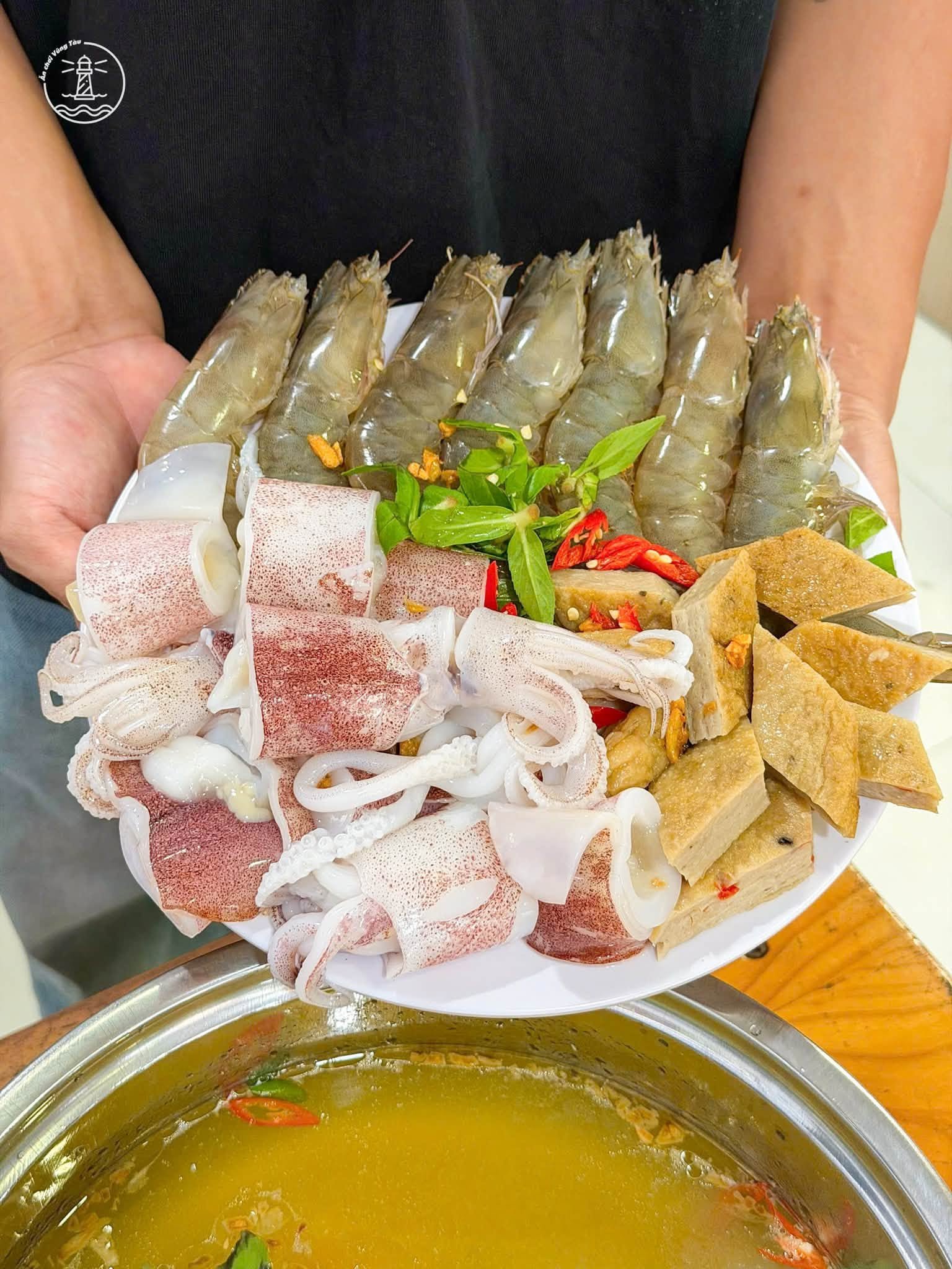Bánh Khọt Quỳnh Vũng Tàu: Thử gà nướng lu và lẩu gà đậm vị - hình 13